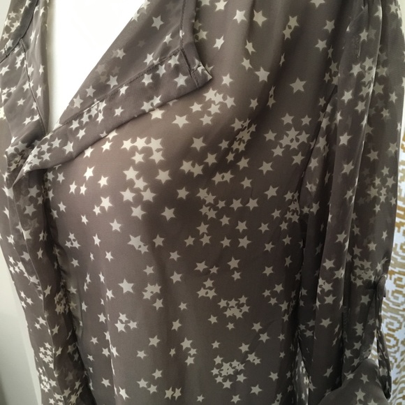 Francesca's Starry Print Blouse - Picture 6 of 7